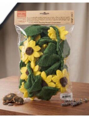 NIP FELTED WOOL HANDMADE SUNFLOWER GARLAND 6' WOMENS COOPERATIVE NEPAL FAIR TRAD